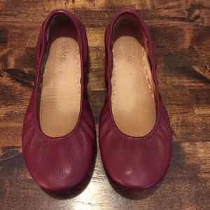 EUC Burgundy Tieks